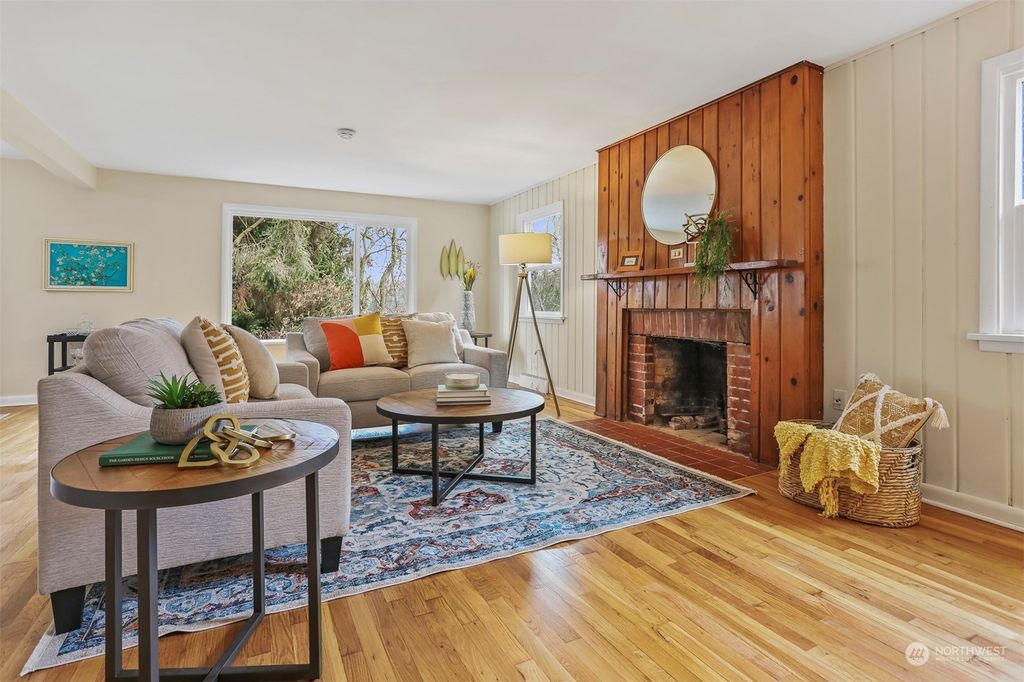 Photo of 4037 NE 109th Street, Seattle, WA 98125 (MLS # 2038244)
