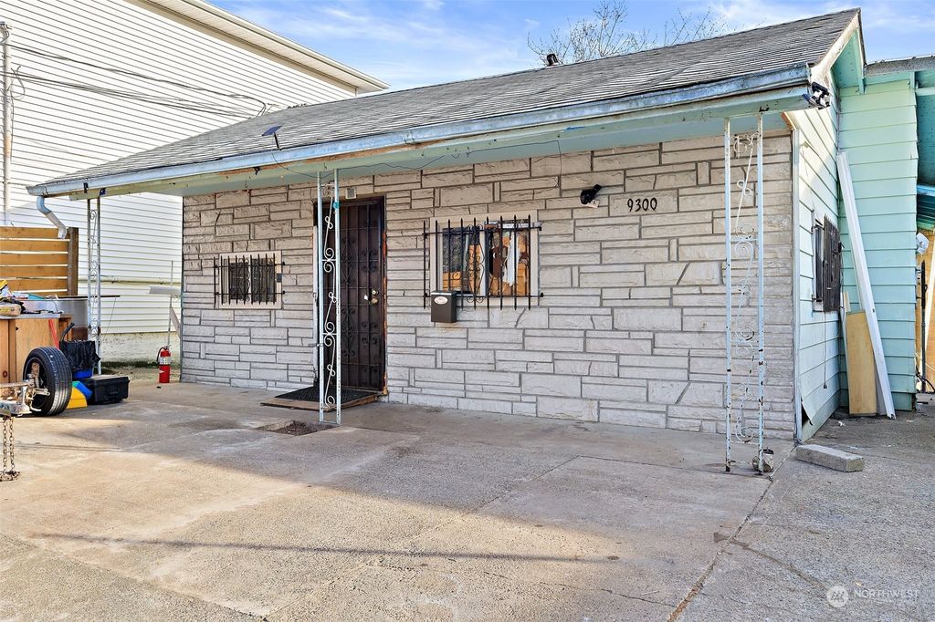 Photo of 9300 39th Avenue S, Seattle, WA 98118 (MLS # 2192523)