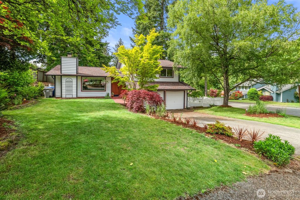 Photo of 1933 Dayton Drive SE, Renton, WA 98055 (MLS # 2415375)