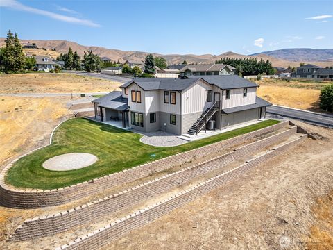 Photo of 15 Margaret Lane, Wenatchee, WA 98801 (MLS # 2409304)