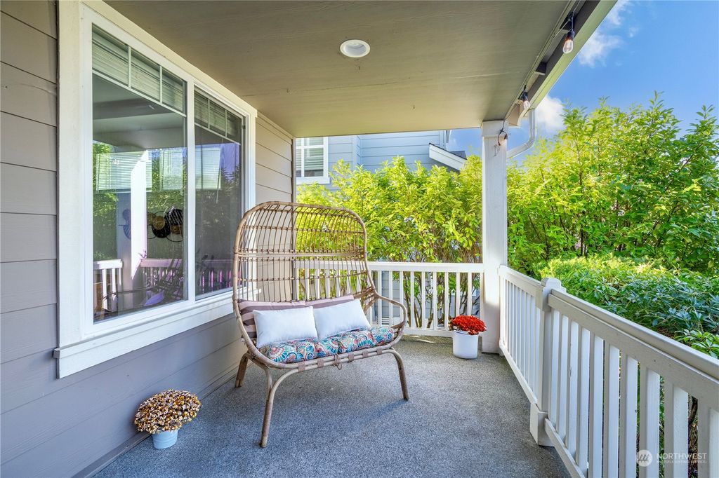 Photo of 2579 NE Mulberry St St, Issaquah, WA 98029 (MLS # 2322664)