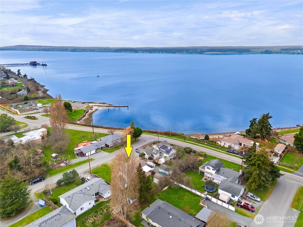 Photo of 809 NE Perkins Street, Coupeville, WA 98239 (MLS # 2480924)