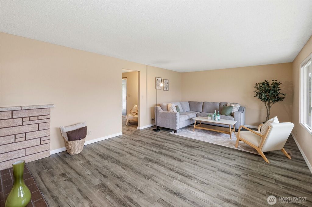 Photo of 762 Hilltop Avenue, Kent, WA 98031 (MLS # 2501355)