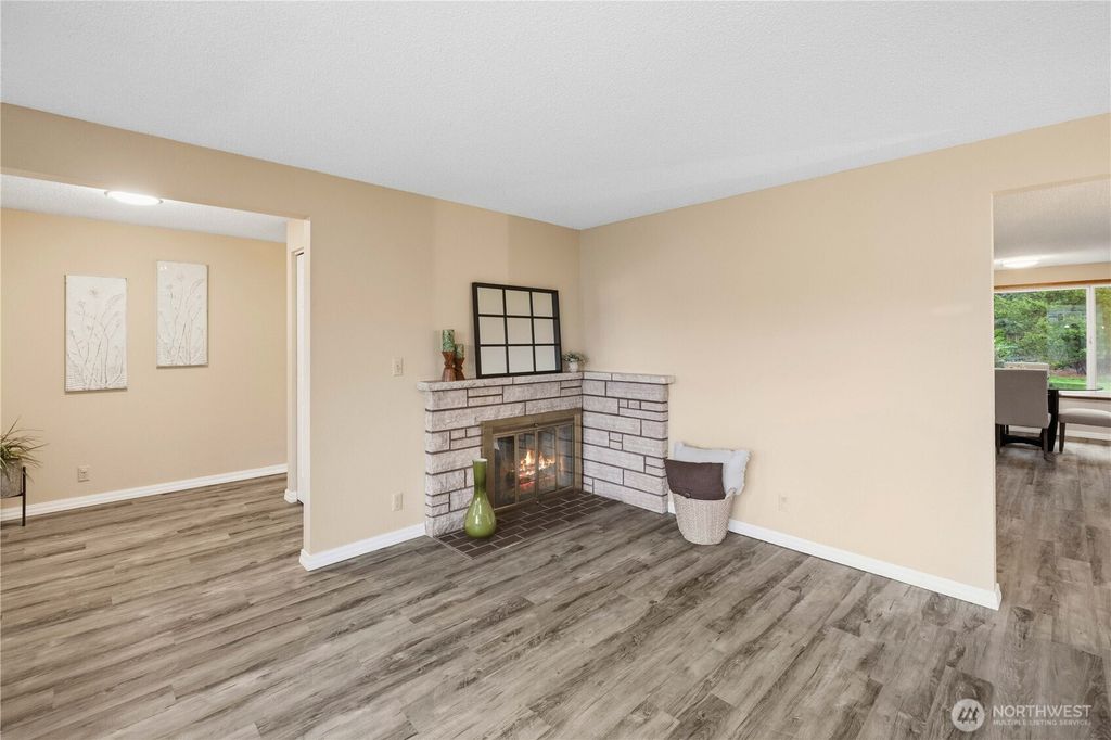 Photo of 762 Hilltop Avenue, Kent, WA 98031 (MLS # 2501355)