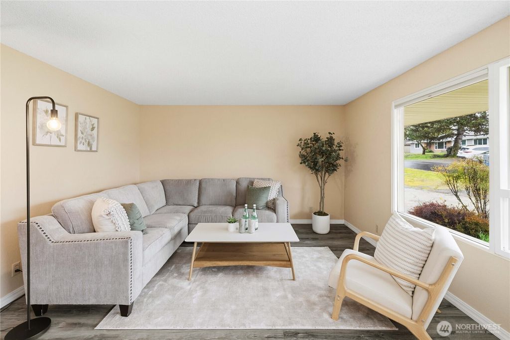 Photo of 762 Hilltop Avenue, Kent, WA 98031 (MLS # 2501355)