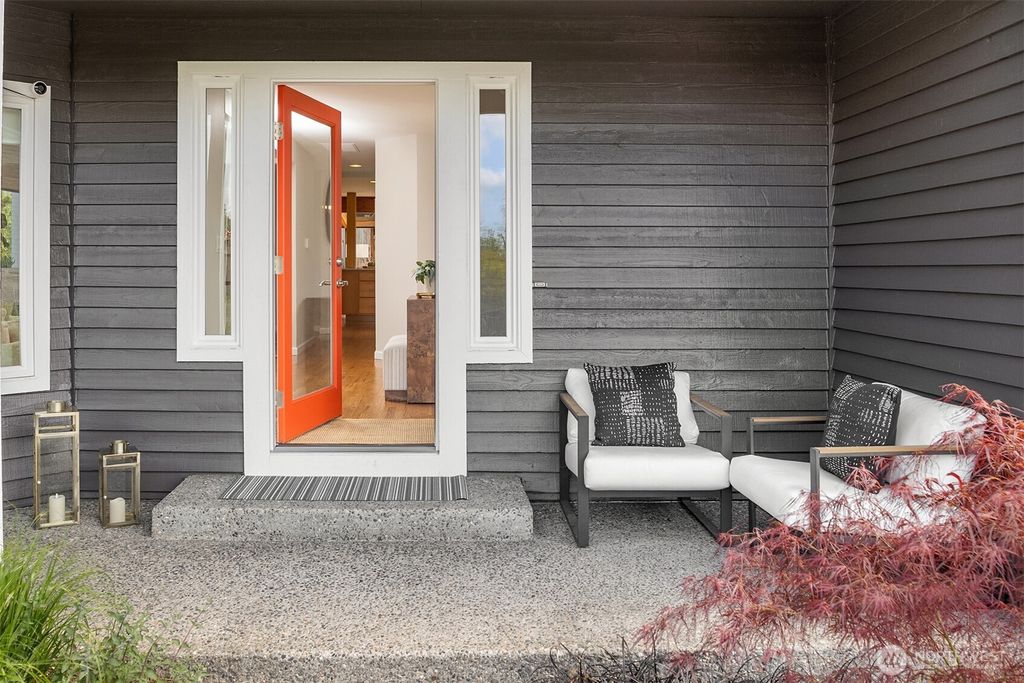 Photo of 14770 SE 63rd Place, Bellevue, WA 98006 (MLS # 2368872)