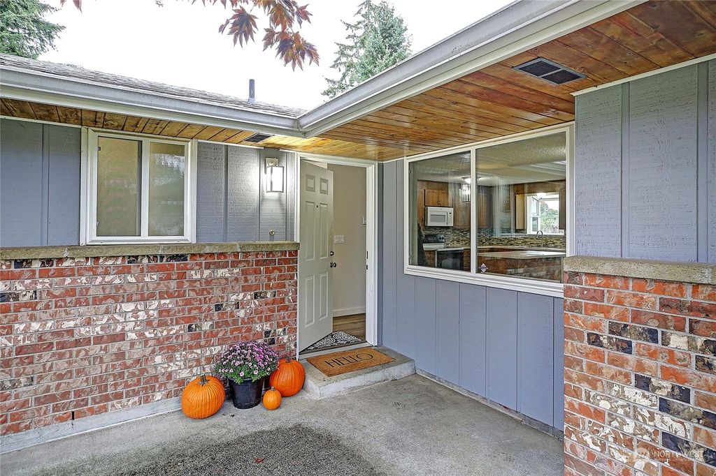 Photo of 4622 130th Place NE, Marysville, WA 98271 (MLS # 2304336)