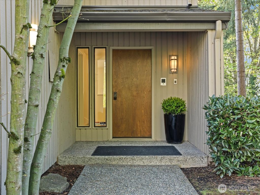 Photo of 4609 102nd Lane NE, Kirkland, WA 98033 (MLS # 2495260)