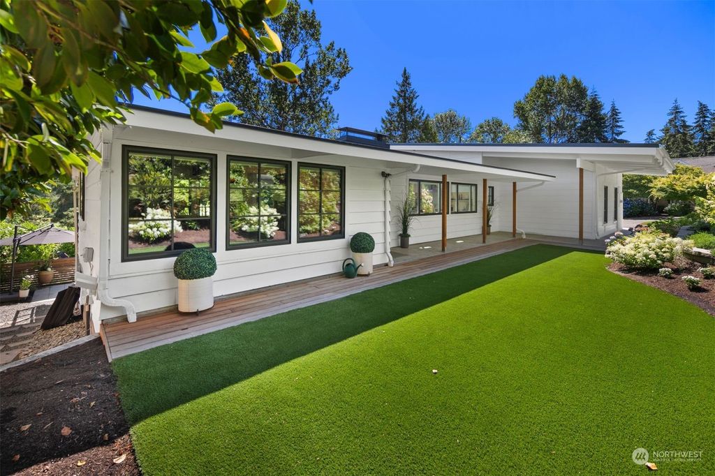 Photo of 7858 NE 14th Street, Medina, WA 98039 (MLS # 2281065)