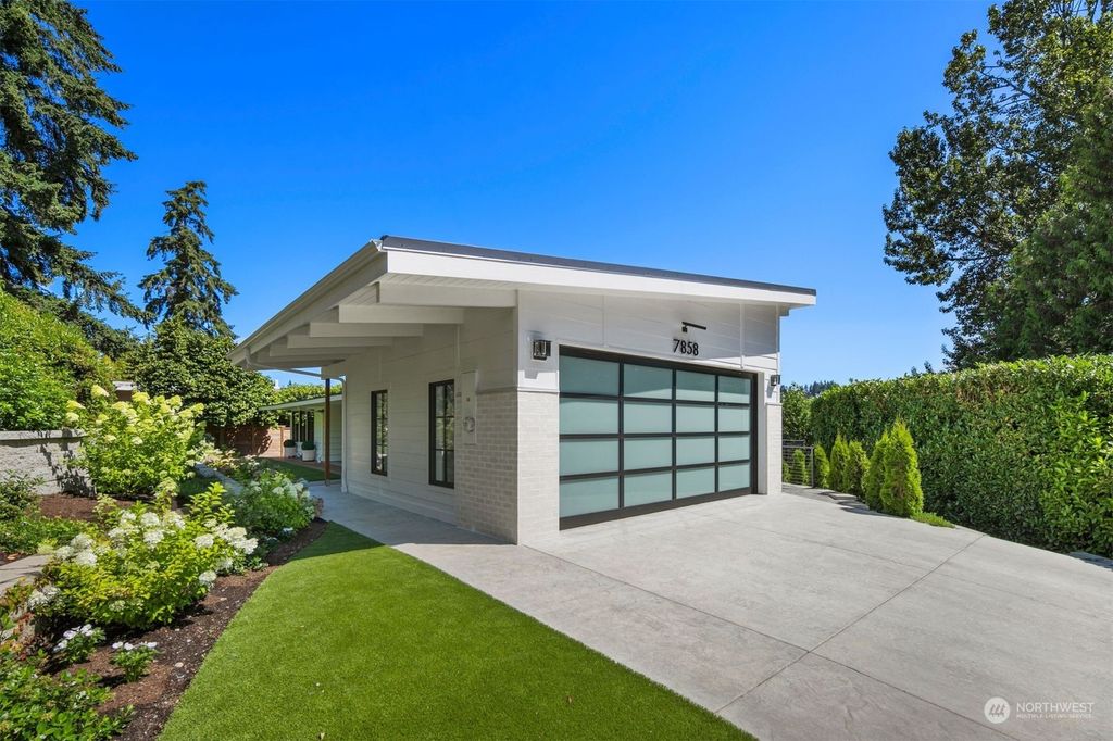 Photo of 7858 NE 14th Street, Medina, WA 98039 (MLS # 2281065)