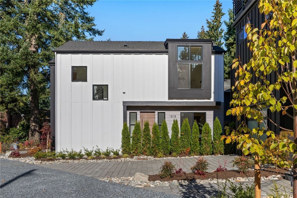 Photo of 1518 NE 113th Street, Seattle, WA 98125 (MLS # 2590959)