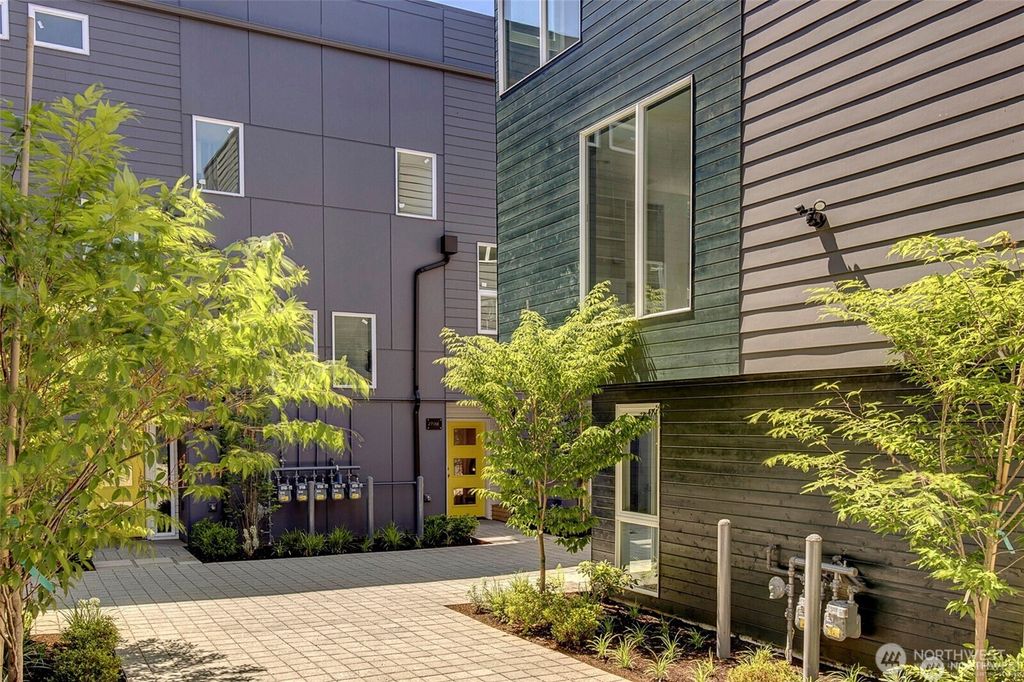 Photo of 2709 E Yesler Way #E, Seattle, WA 98122 (MLS # 2348746)