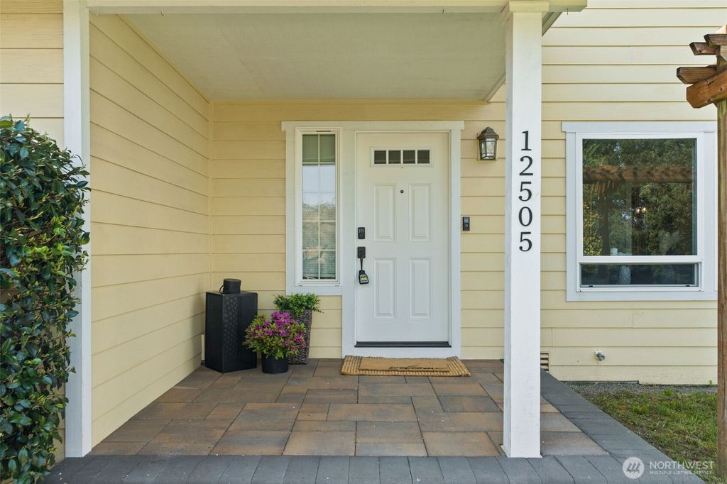 Photo of 12505 88th Place NE, Kirkland, WA 98034 (MLS # 2360083)
