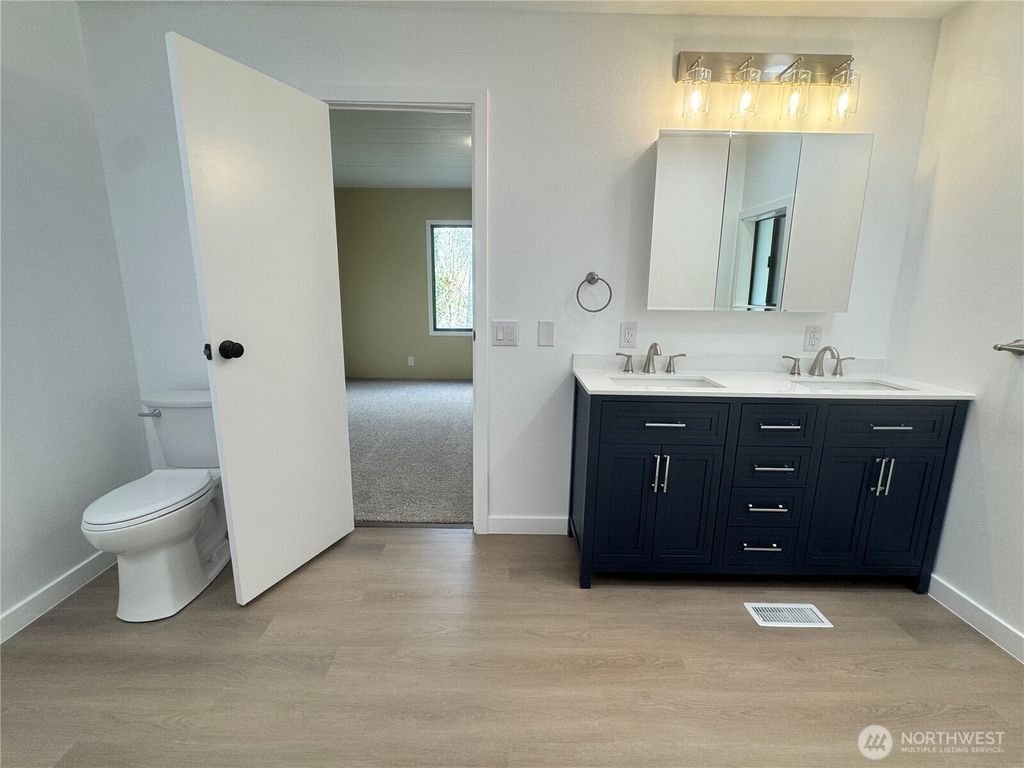 listing image 9367409471579285693