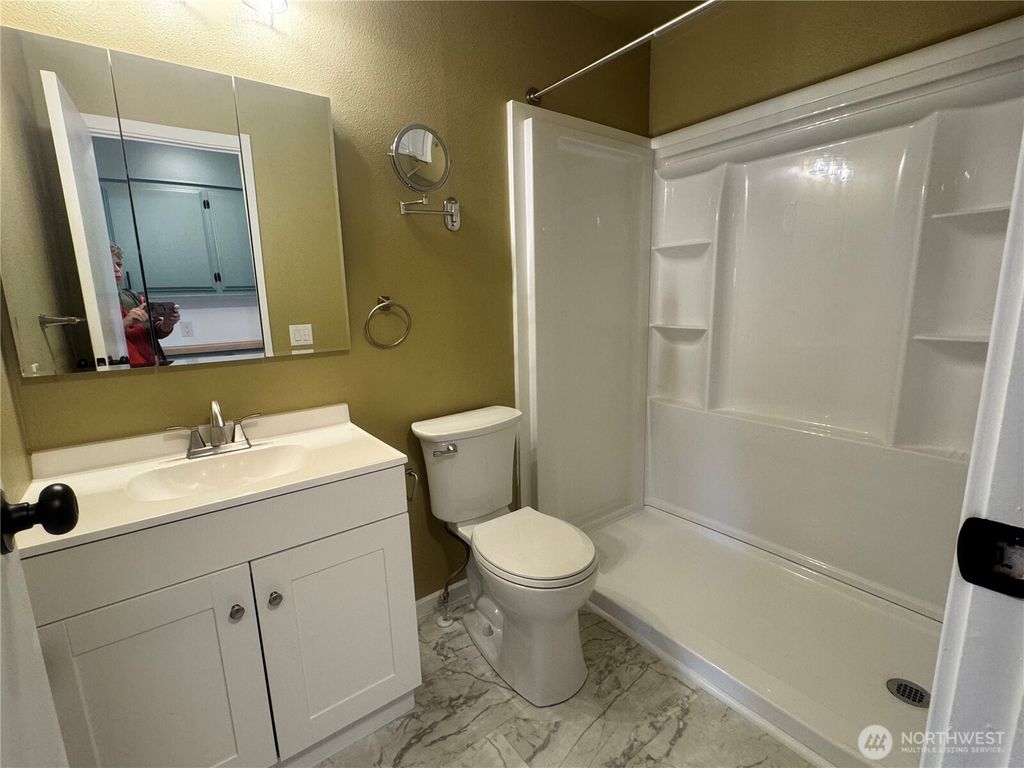 listing image 9364150784414108565