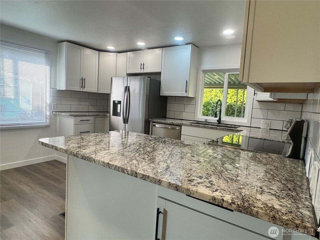 listing image 9361400272954157176