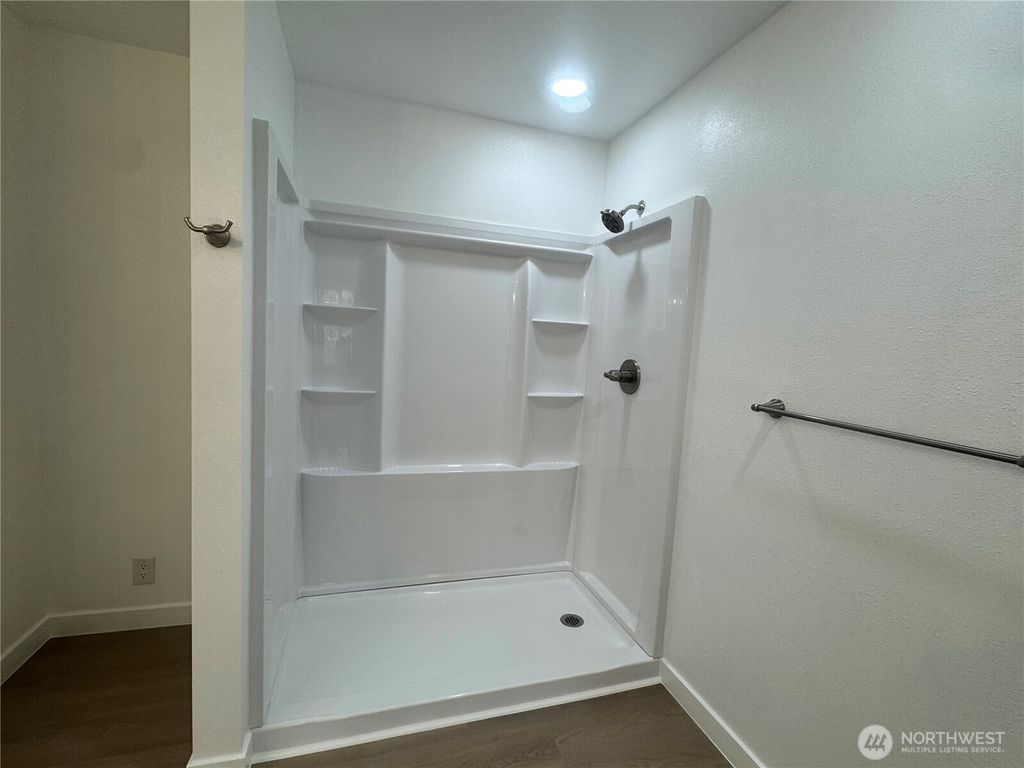 listing image 9369823555664845347