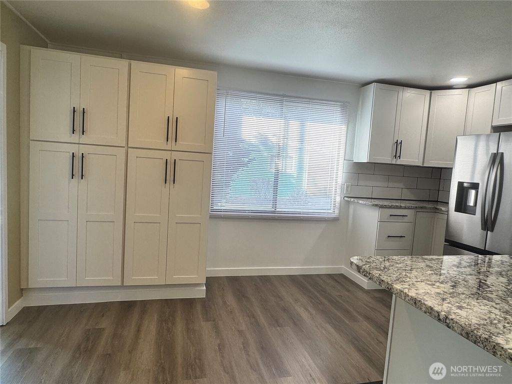 listing image 9369289571328896617