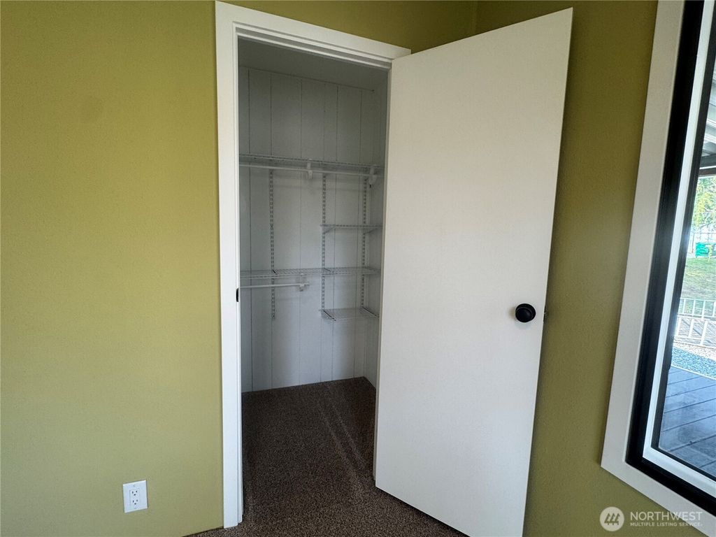 listing image 9361051211747850777