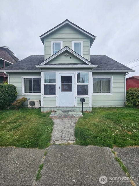 Photo of 512 S Michigan Street, Aberdeen, WA 98520 (MLS # 2553406)