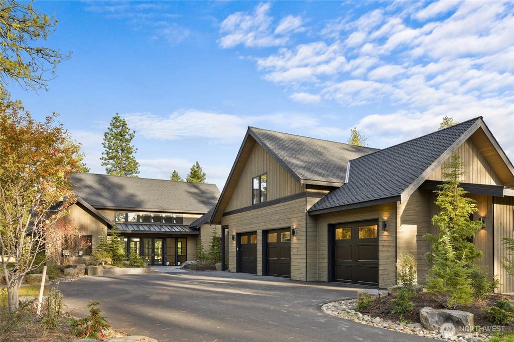 Photo of 1791 Wanawish Loop, Cle Elum, WA 98922 (MLS # 2549455)
