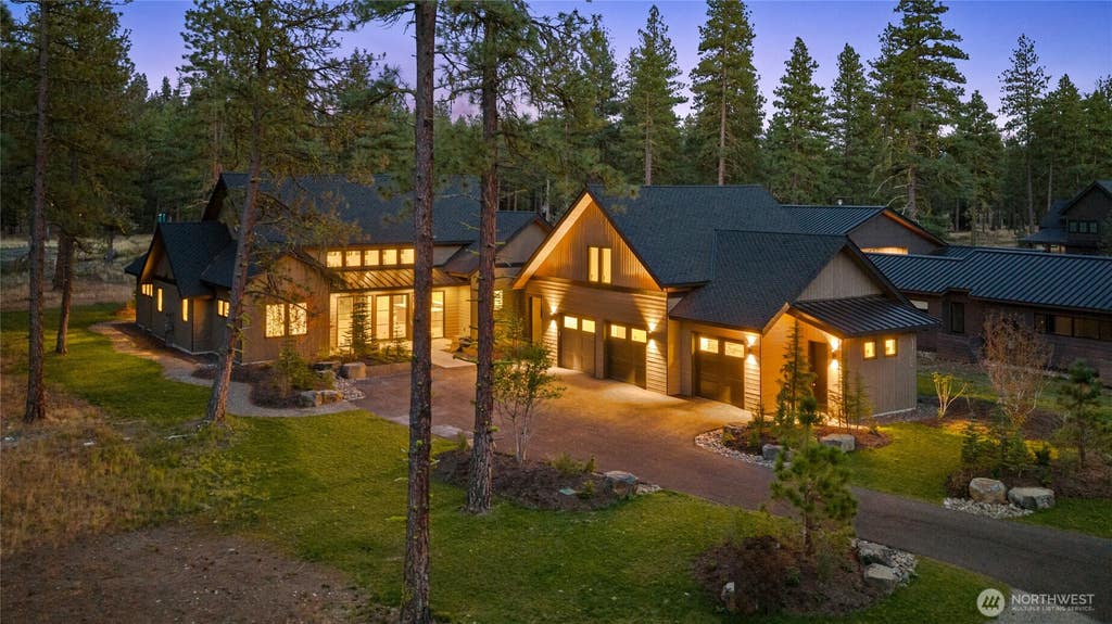 Photo of 1791 Wanawish Loop, Cle Elum, WA 98922 (MLS # 2549455)