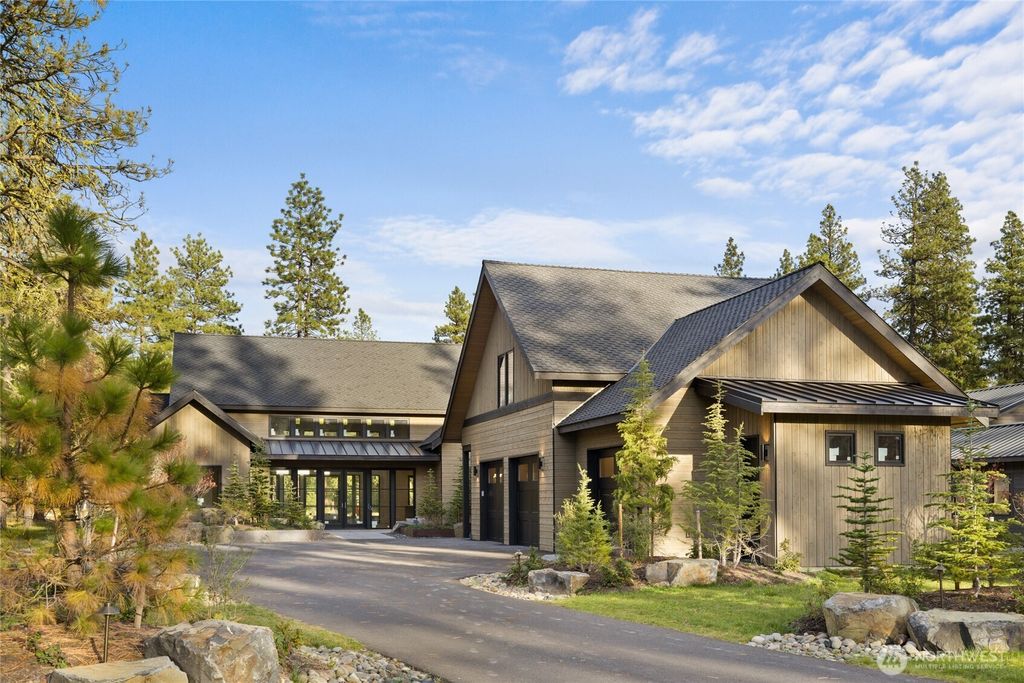 Photo of 1791 Wanawish Loop, Cle Elum, WA 98922 (MLS # 2549455)