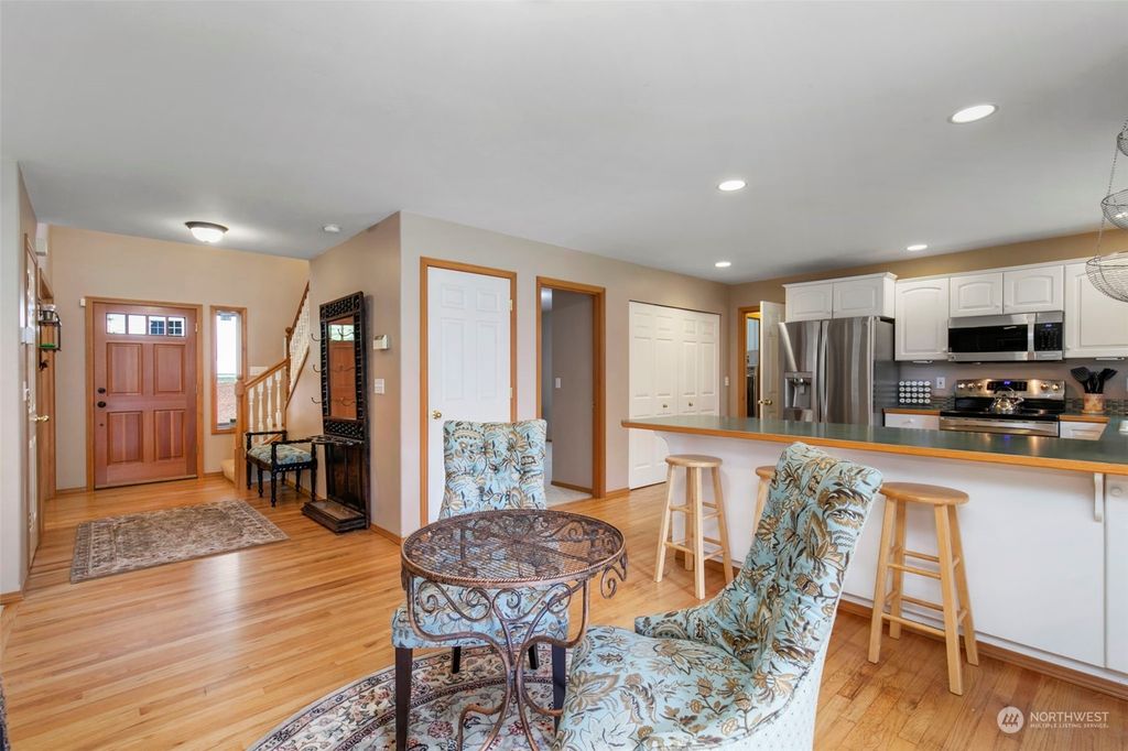 listing image 9367904330702884008