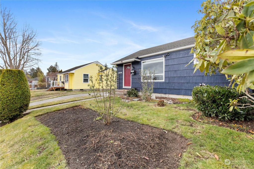 Photo of 1620 Pine Street, Everett, WA 98201 (MLS # 2043152)