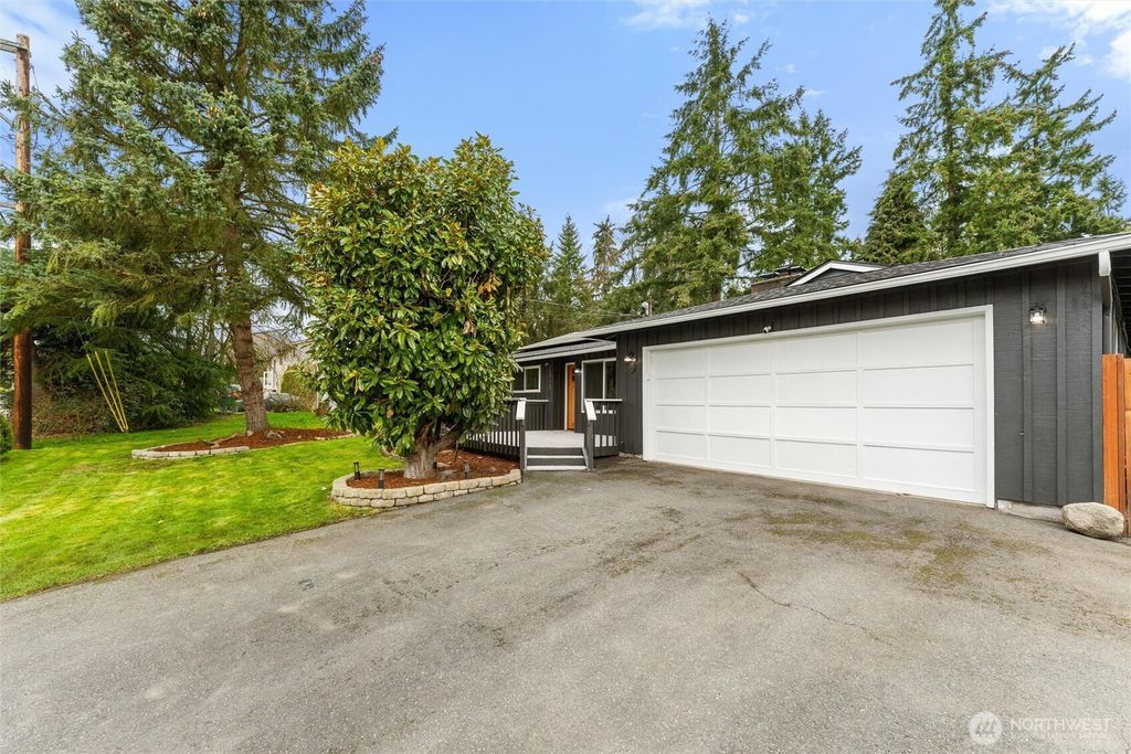 Photo of 15713 King Place, Lynnwood, WA 98087 (MLS # 2343577)