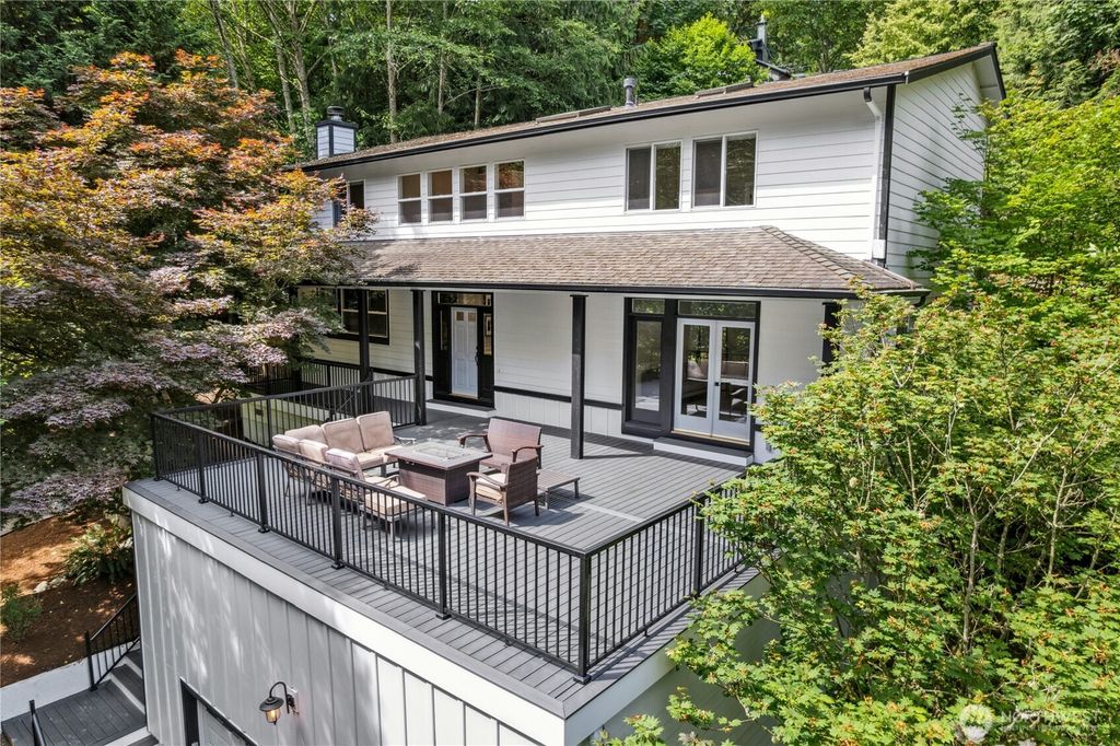 Photo of 17519 33rd Avenue NE, Lake Forest Park, WA 98155 (MLS # 2428676)