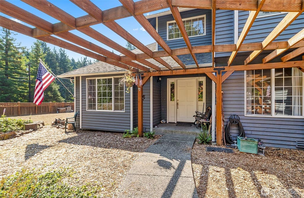 Photo of 12110 29th Avenue SE, Everett, WA 98208 (MLS # 2569527)