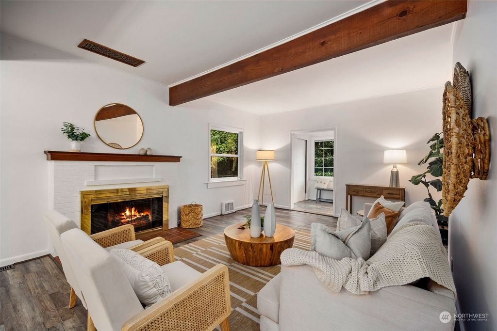 Photo of 13206 Meridian Avenue N, Seattle, WA 98133 (MLS # 2166090)