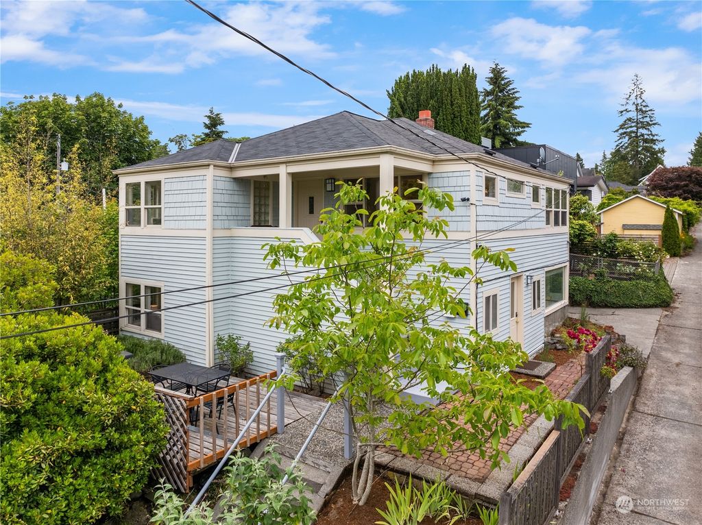 Photo of 5112 Woodlawn Avenue N, Seattle, WA 98103 (MLS # 2254100)