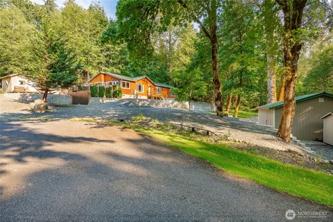Photo of 11027 Shuksan Rim Drive, Deming, WA 98244 (MLS # 2426060)