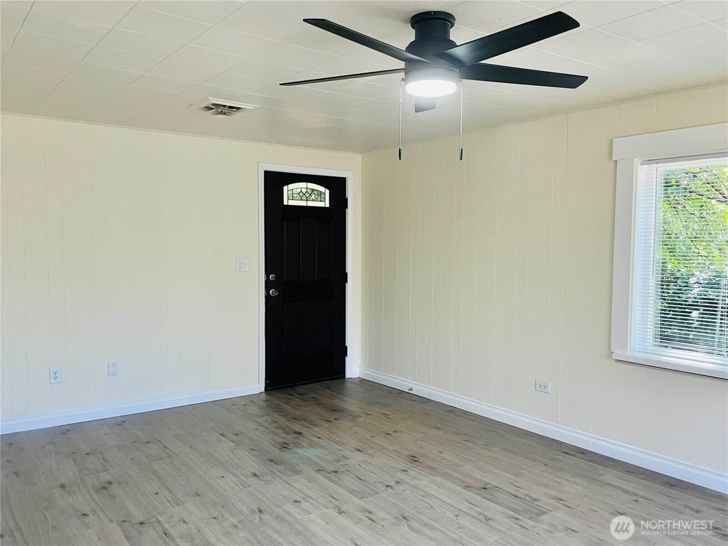 Photo of 15460 65th Avenue S, Tukwila, WA 98188 (MLS # 2408936)