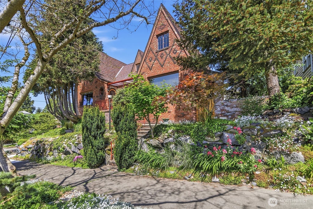 Photo of 3002 NE 57th Street, Seattle, WA 98105 (MLS # 2525097)