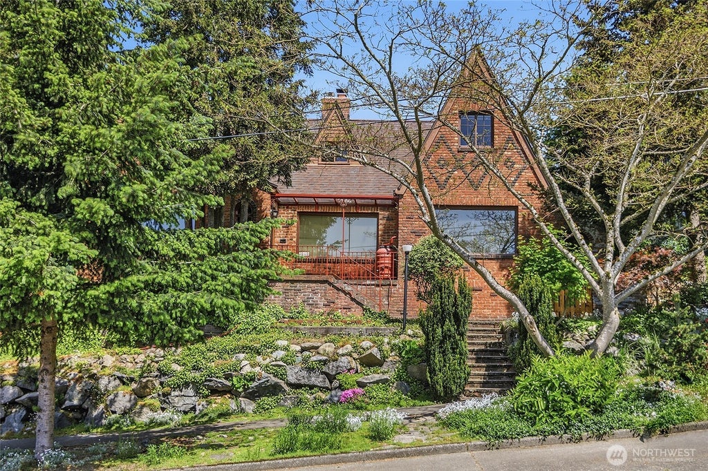 Photo of 3002 NE 57th Street, Seattle, WA 98105 (MLS # 2525097)