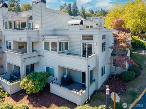 Photo of 7525 Old Redmond Road #403, Redmond, WA 98052 (MLS # 2584863)