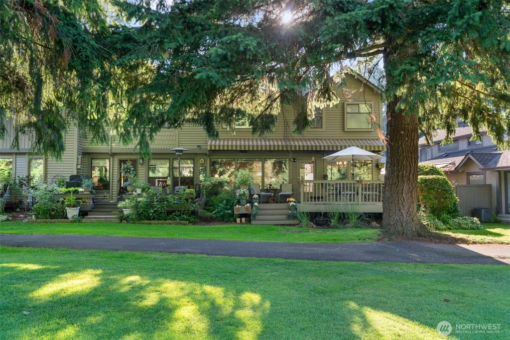 Photo of 16968 65th Lane NE, Kenmore, WA 98028 (MLS # 2549201)
