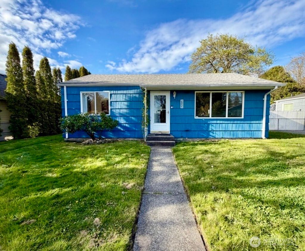 Photo of 515 115th Street S, Tacoma, WA 98444 (MLS # 2509989)