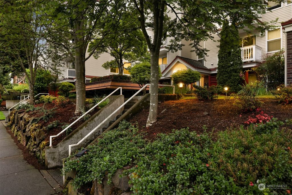 Photo of 411 N 90th Street #305, Seattle, WA 98103 (MLS # 2270700)