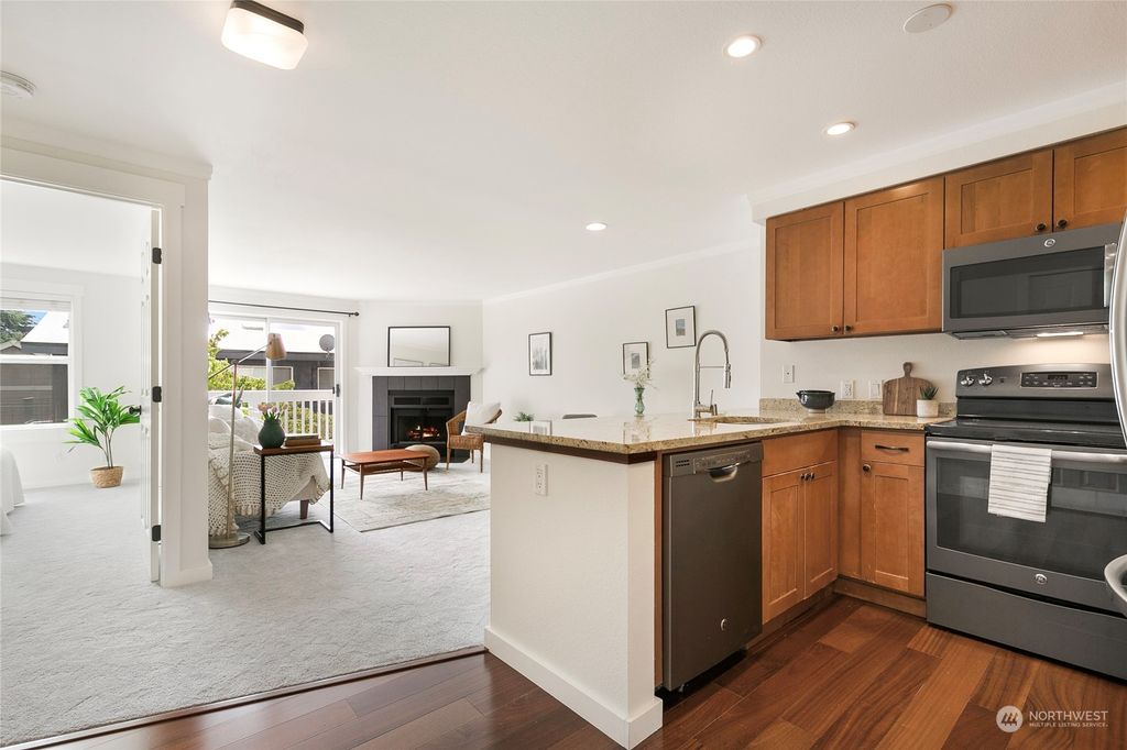 Photo of 411 N 90th Street #305, Seattle, WA 98103 (MLS # 2270700)