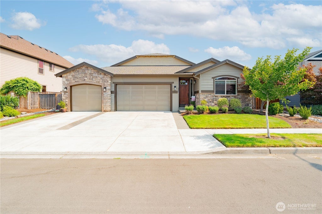 Photo of 1822 S Dusky Drive, Ridgefield, WA 98642 (MLS # 2577149)