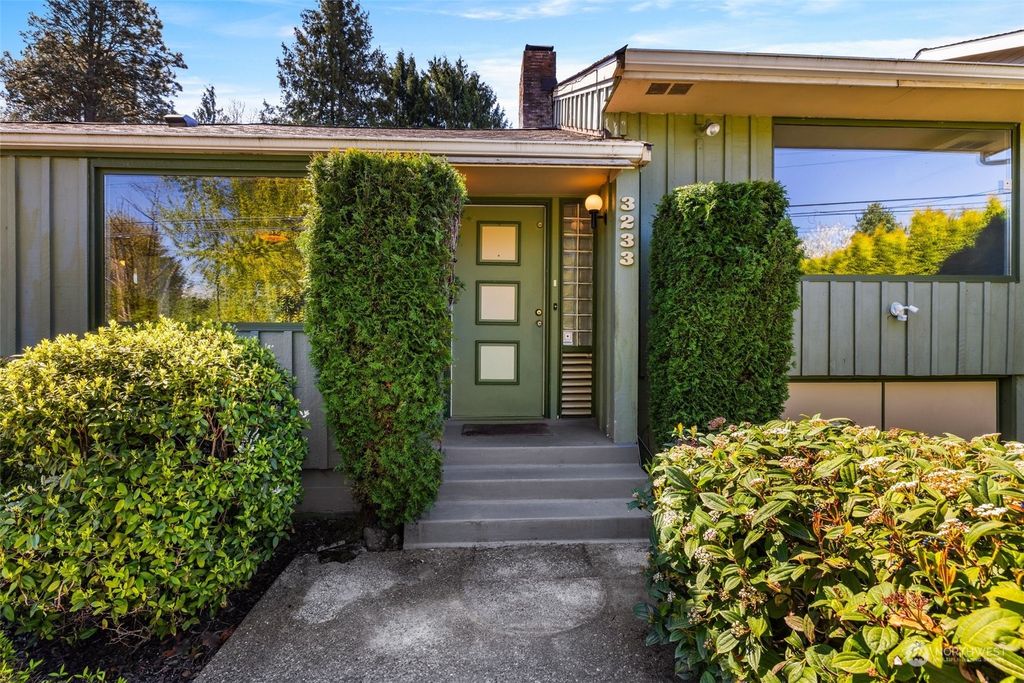 Photo of 3233 NE 105th Street, Seattle, WA 98125 (MLS # 2213111)