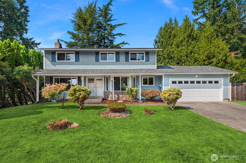Photo of 7046 NE 138th Street, Kirkland, WA 98034 (MLS # 2561800)