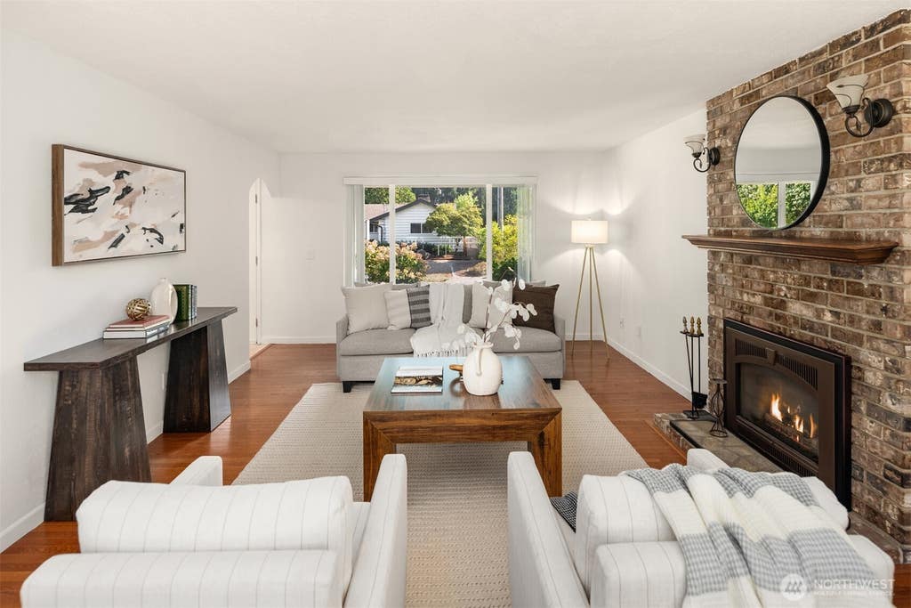 Photo of 7046 NE 138th Street, Kirkland, WA 98034 (MLS # 2561800)