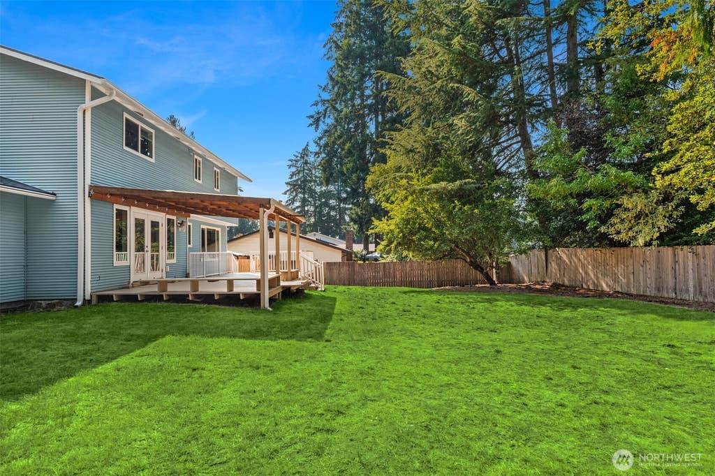 Photo of 7046 NE 138th Street, Kirkland, WA 98034 (MLS # 2561800)