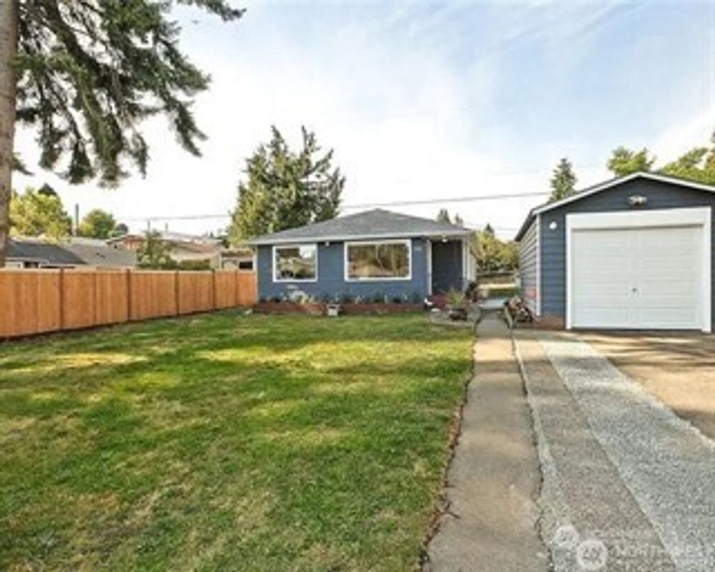 Photo of 928 N 101st Street, Seattle, WA 98133 (MLS # 2376322)
