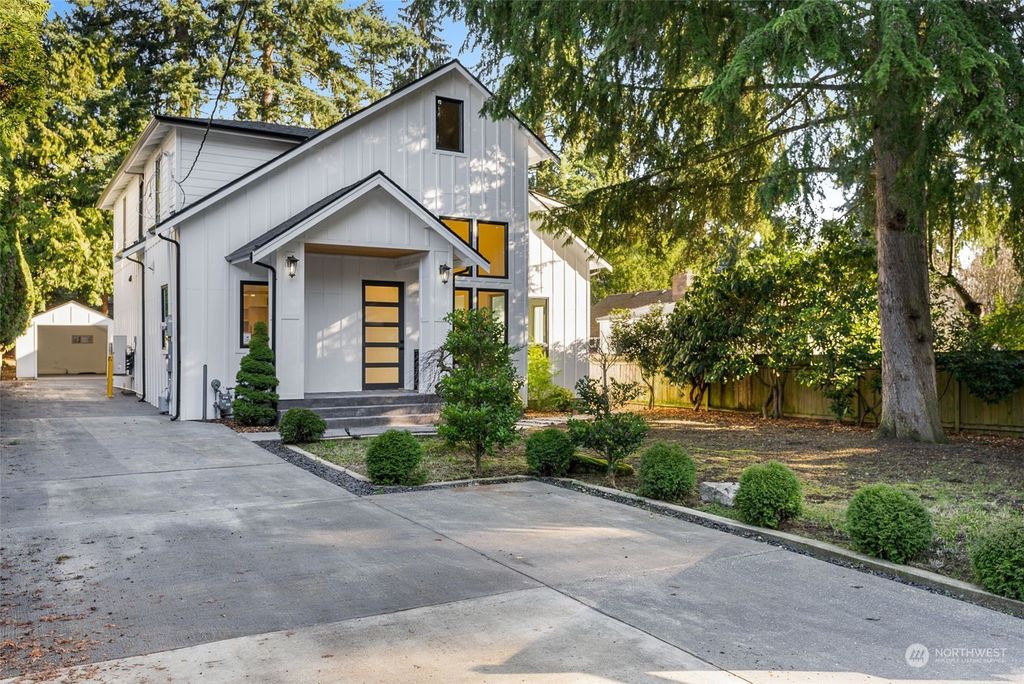 Photo of 14034 Palatine Avenue N, Seattle, WA 98133 (MLS # 2199934)